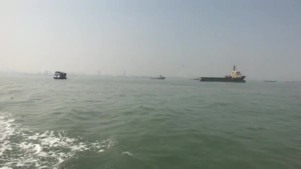 Mumbai, Inde - Vue des navires dans la mer d'Oman partie 14 — Video