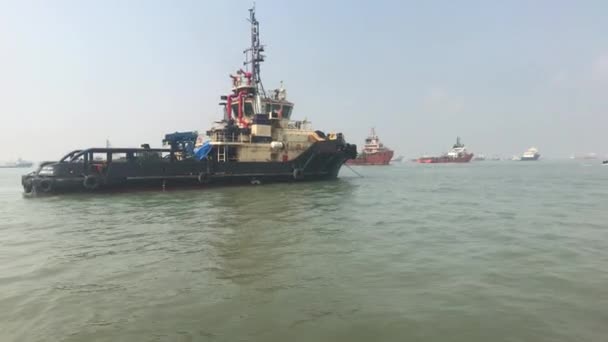Mumbai, India - Zicht op schepen in de Arabische Zee deel 16 — Stockvideo