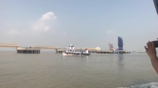 Mumbai, India - Vista de los barcos en el Mar Arábigo parte 23 — Vídeo de stock