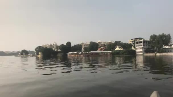 Udaipur, India - Ciudad frente al mar — Vídeo de stock
