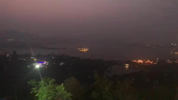 Udaipur, India - View of the night lake from the mountain — Stockvideo