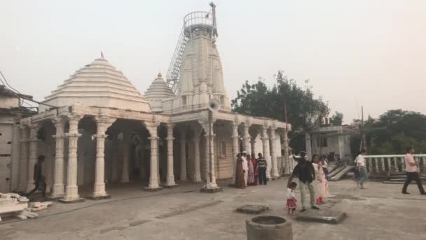 Udaipur, India - November 12, 2019: Mansapurna Karni Mata Ropeway tourists walk in the temple — Stockvideo