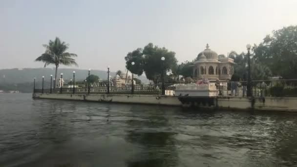 Udaipur, India - palmera en la isla del palacio parte 3 — Vídeo de stock