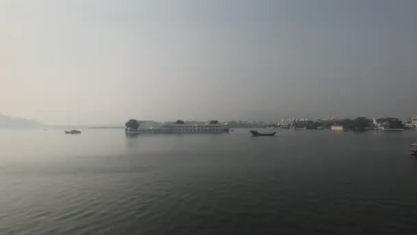 Udaipur, India - Vista del lago desde la torre superior del palacio parte 3 — Vídeo de stock