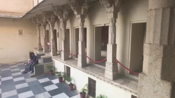 Udaipur, Indie - Interiéry uvnitř paláce — Stock video