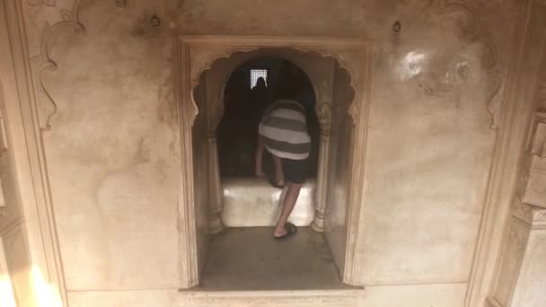 Udaipur, India - Interieur van het Stadspaleis deel 3 — Stockvideo