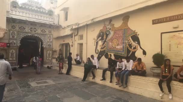 Udaipur, India - November 13, 2019: City Palace tourists go on the road part 6 — 비디오