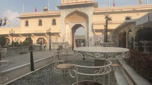Udaipur, India - November 13, 2019: City Palace tourists go on the road part 7 — Stock Video