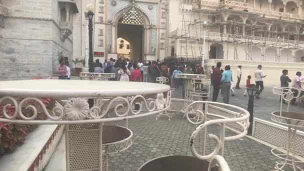 Udaipur, India - November 13, 2019: City Palace tourists explore the sights part 12 — Stok video