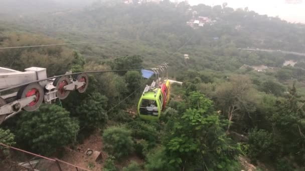 Udaipur, India - i carri scendono dalla funivia — Video Stock