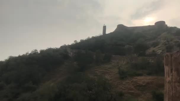 Jaipur, indien - lange befestigte Mauer in der alten Festung Teil 12 — Stockvideo