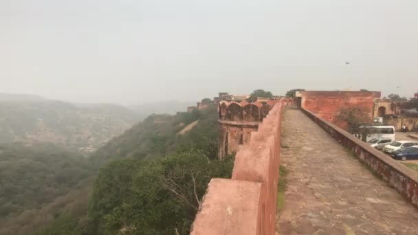 Jaipur, India - vista de las paredes bien conservadas y los edificios de la antigua fortaleza parte 2 — Vídeos de Stock