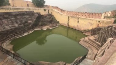 Jaipur, Hindistan - Kalenin içinde Abluist havuz