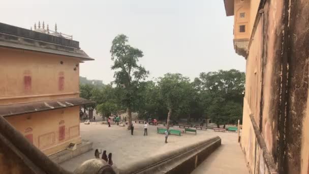 ジャイプール,インド- 2019年11月5日:ナハルグ砦の観光客は古代の要塞の遺跡を研究するパート3 — ストック動画