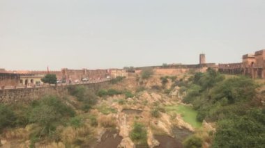 Jaipur, Hindistan - 16. kalenin iyi korunmuş duvar ve binalarının manzarası