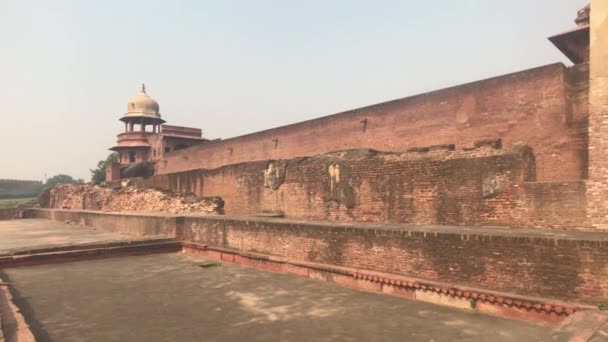 Agra, India - Agra Fort, viejas paredes de ladrillo rojo parte 2 — Vídeos de Stock