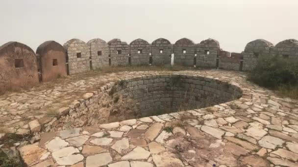 Jaipur, indien - Verteidigungsstrukturen auf einem Hochgebirgsteil 16 — Stockvideo