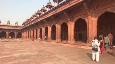 Fatehpur Sikri, Hindistan - 15 Kasım 2019: Terk edilmiş şehir turistleri 20.