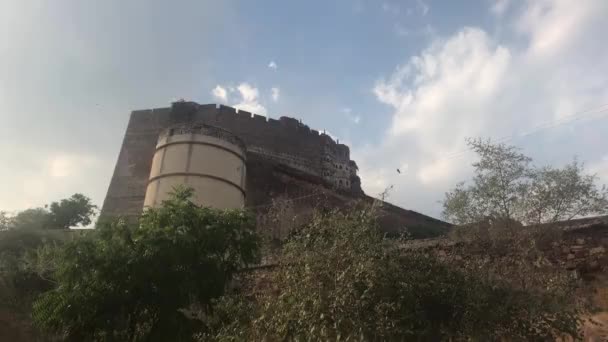 Jodhpur, India - Vista desde el fondo de la montaña hasta la fortaleza de gran altura parte 2 — Vídeo de stock