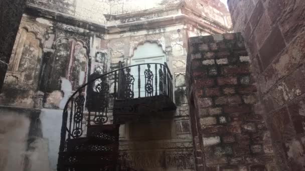 Джодхпур, Індія - порожні кімнати в будівлях фортеці 10. — стокове відео