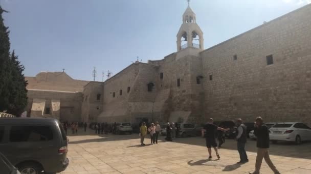 Belén, Palestina - 20 de octubre de 2019: los turistas inspeccionan el territorio antiguo — Vídeos de Stock