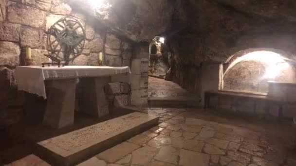 Bethlehem, Palestin - Keller der Kirche Teil 3 — Stockvideo