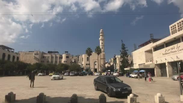 Beytüllahim, Filistin - 20 Ekim 2019: İsa 'nın Doğumu Bazilikası tarihi mekanlara bakıyor — Stok video