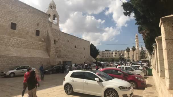 Betlejem, Palestyna - 20 października 2019: turyści chodzą ulicami miasta część 11 — Wideo stockowe