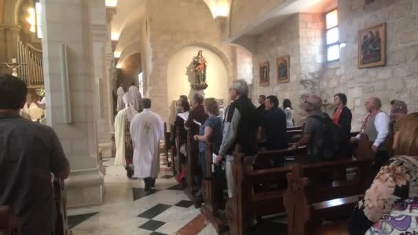Bethlehem, Palestine - October 20, 2019: Basilica of the Nativity tourists listen to church service part 6 — Wideo stockowe
