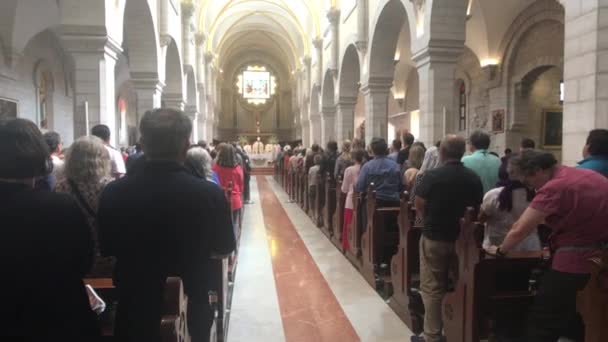 Bethlehem, Palestine - October 20, 2019: Basilica of the Nativity tourists listen to church service part 3 — Wideo stockowe