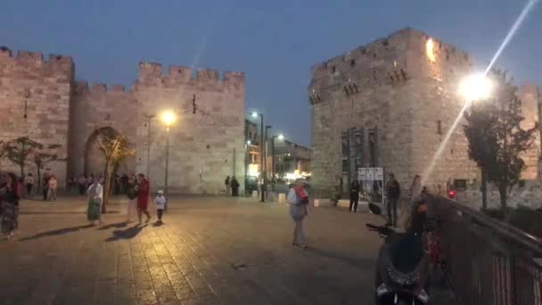 Jérusalem, Israël - 20 octobre 2019 : les touristes se promènent dans la ville nocturne partie 12 — Video