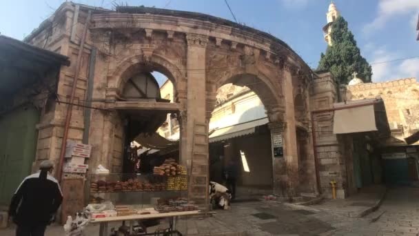 Jerusalém, Israel - 20 de outubro de 2019: os turistas se mudam para os locais históricos da cidade velha parte 8 — Vídeo de Stock