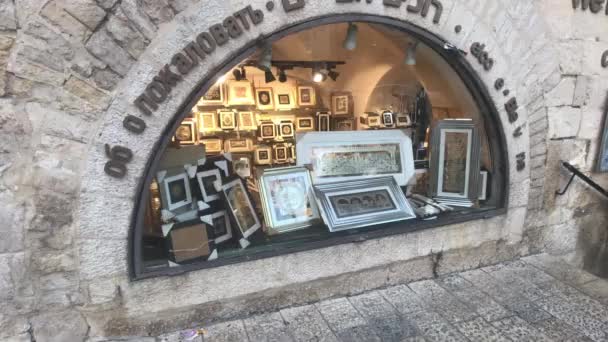 Jerusalem, Israel - window to the store with souvenirs — Stok video