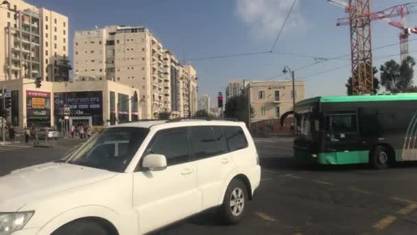 Jerusalem, Israel - October 20, 2019: tourists walk the streets of the modern city part 20 — Stockvideo