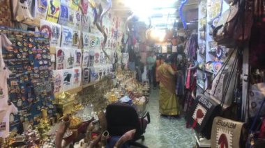 Kudüs, İsrail - 20 Ekim 2019: turistler eski şehrin 2. Bölümünün sokaklarında yürüyor