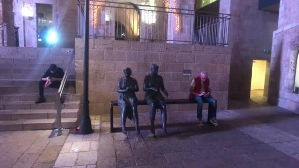エルサレム,イスラエル- 2019年10月20日:観光客が夜の街を歩くパート8 — ストック動画