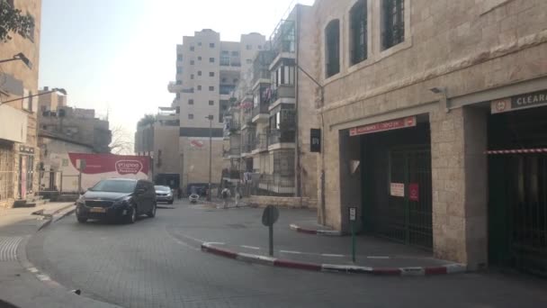 Jerusalem, Israel - street with an underground garage — Stock Video