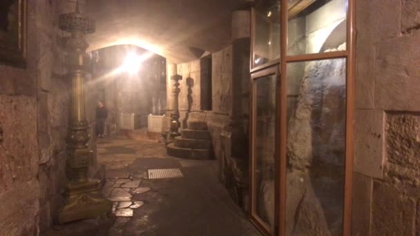 Jeruzalém, Izrael - vnitřní zdi kostela ve starém městě část 4 — Stock video