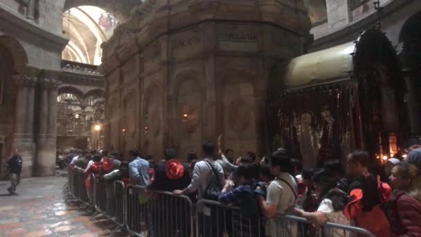 Jerusalem, Israel - October 20, 2019: tourists walk around the temple in the old town part 7 — Wideo stockowe