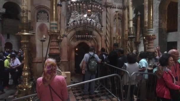 Jerusalem, Israel - October 20, 2019: tourists walk around the temple in the old town part 11 — Αρχείο Βίντεο