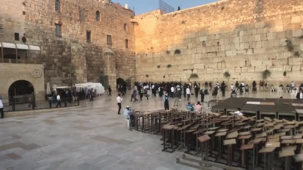 Jerusalem, Israel - October 20, 2019: tourists move to the historic sites of the old city part 15 — 图库视频影像