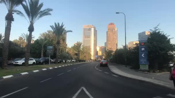 Tel Aviv, Israel - October 22, 2019: tourists on the streets of a modern city part 2 — Stock Video