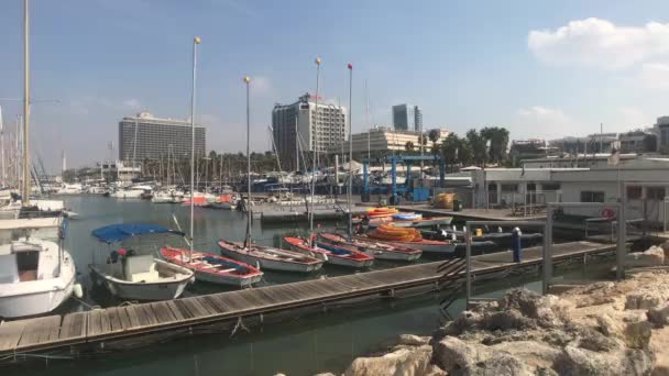 Тель-Авів, Ізраїль - Приватний паркінг для яхт. — стокове відео