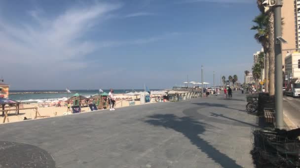 Tel Aviv, Israël - 22 octobre 2019 : les touristes marchent le long de la promenade partie 10 — Video