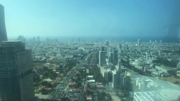 Tel Aviv, Izrael - Kilátás a városra a felhőkarcoló rész magasságából 6 — Stock videók