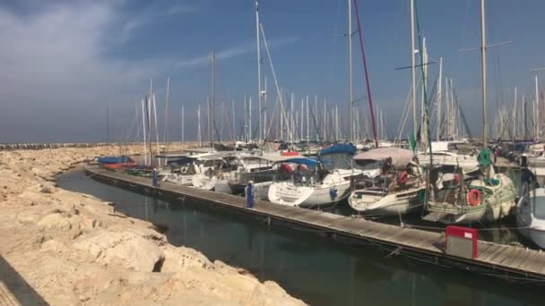 Tel Aviv, Israel - Estacionamiento en yates — Vídeo de stock