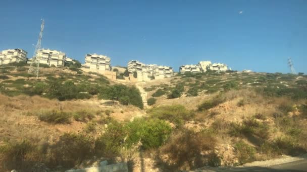 Haifa, Israel - bangunan perumahan di gunung ini — Stok Video