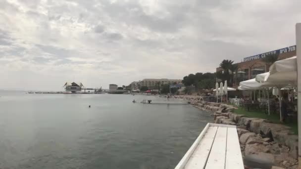 Eilat, Israel - 24 de outubro de 2019: Turistas tomam banho no mar parte 3 — Vídeo de Stock