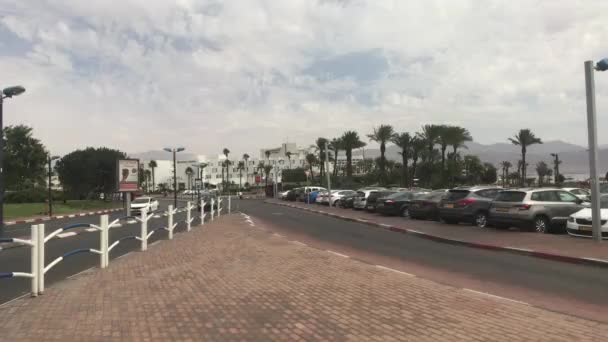 Eilat, Israel - el transporte se mueve a través de las calles de la ciudad turística parte 14 — Vídeo de stock