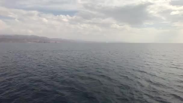 Eilat, İsrail - 9. Bölüm 'den önce bir turist gemisiyle denizde yürüyün — Stok video